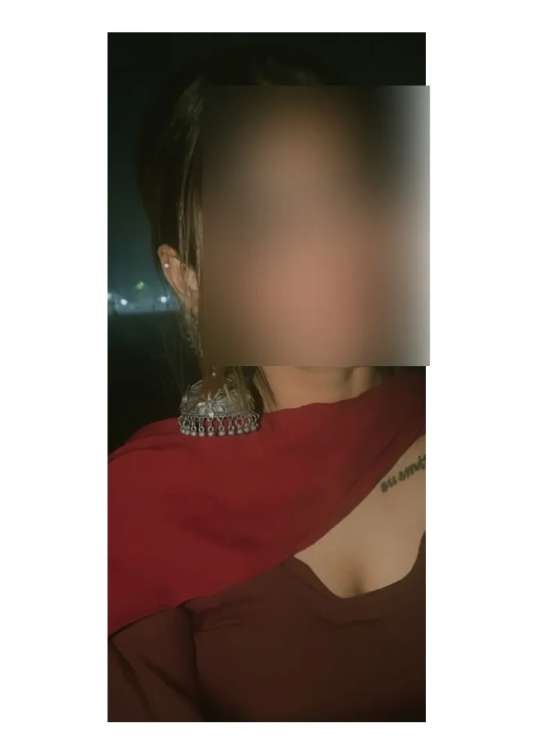 Desy model profile image two